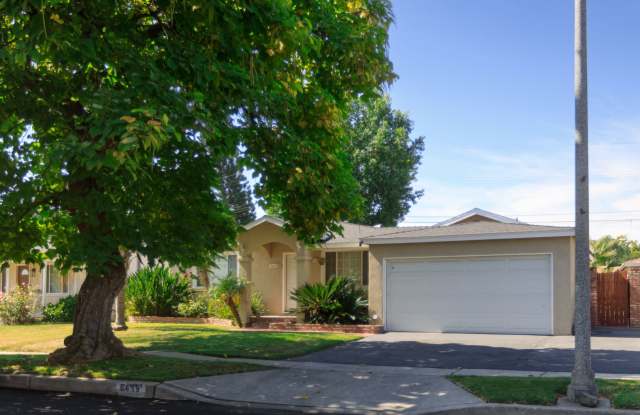 3-Bedroom, 2-Bath Home with Spacious Backyard Gallery 3
