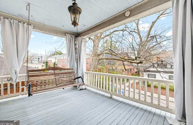 114 E Maple Street photos photos