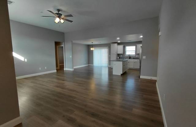 Beautiful home close to post - 185 Andrews Drive, St. Robert, MO 65584