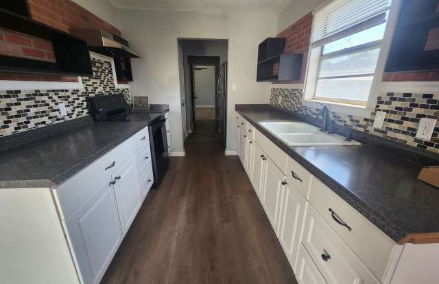 Updated 3 bedroom 2 bath home, DO NOT MISS OUT!!! Gallery 4