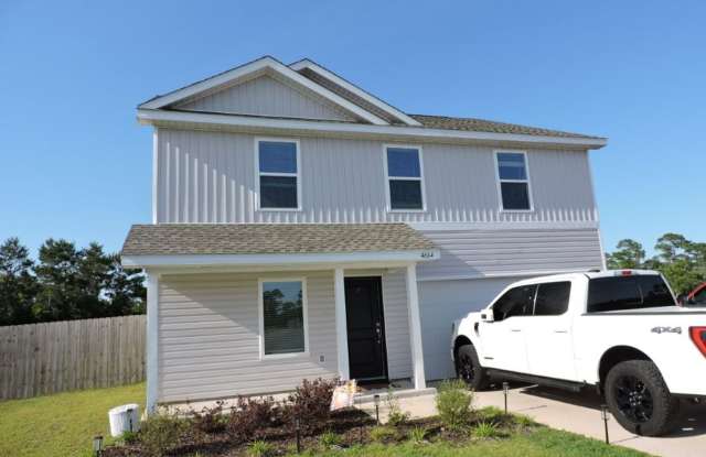 Convenient to bases & beaches! photos photos