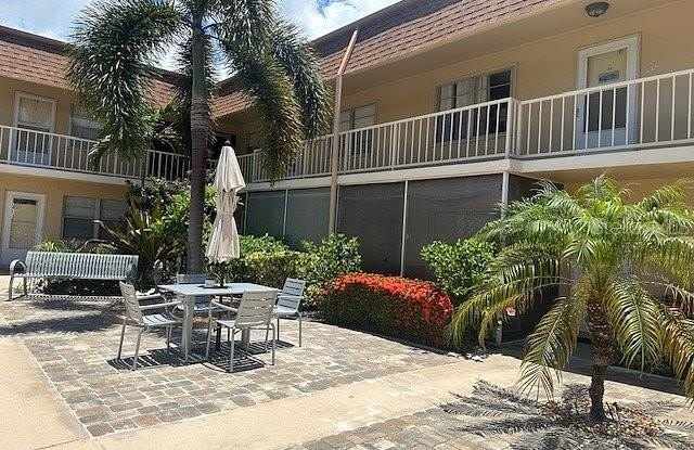 210 PARK BOULEVARD N photos photos