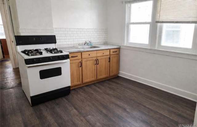 196 Englewood Avenue Gallery 4