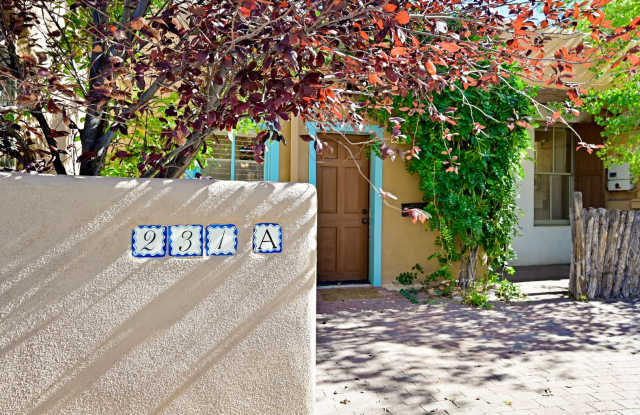 Classic Adobe in the Heart of Santa Fe’s Downtown Railyard District photos photos
