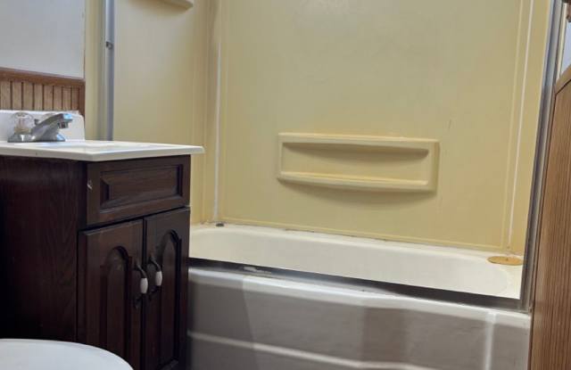 66 Tunis Ave 2nd Floor - 66 Tunis Avenue, Pleasantville, NJ 08232