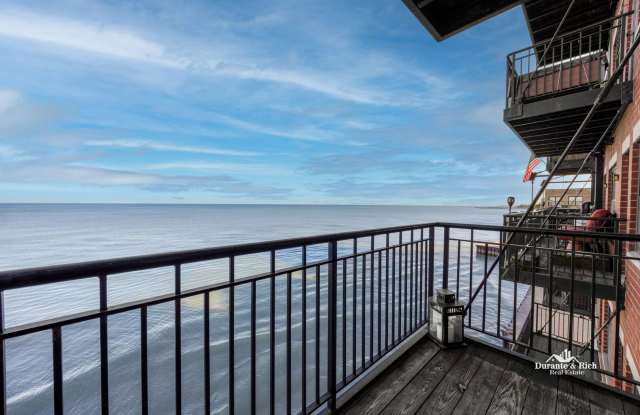 Rare 2-bedroom Condo On Lake Michigan in Chicago Gallery 1