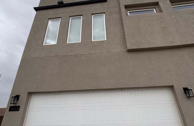 3648 Queen Court NorthEast - 1 Gallery 2