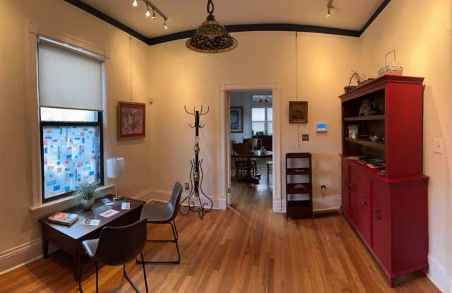 Historic Home 2 Bedroom +office 2 Baths, and Off street Parking Gallery 4