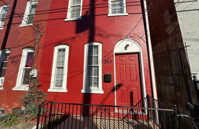 AVAILABLE FOR SHOWING!!! 3BR/1 BA. Gallery 1