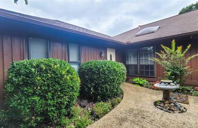 7724 Village Trail Drive Gallery 3