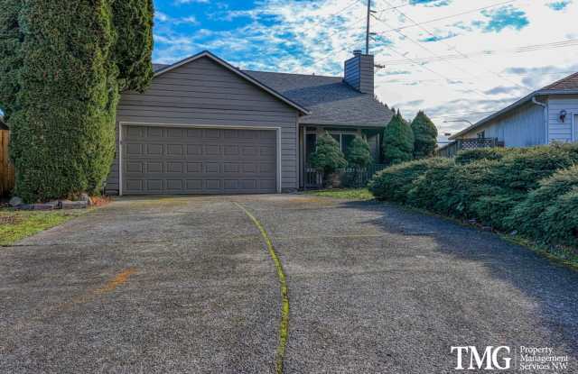 Fantastic 3BD Ranch in Great Orchards Location! MASSIVE Fenced Backyard! photos photos