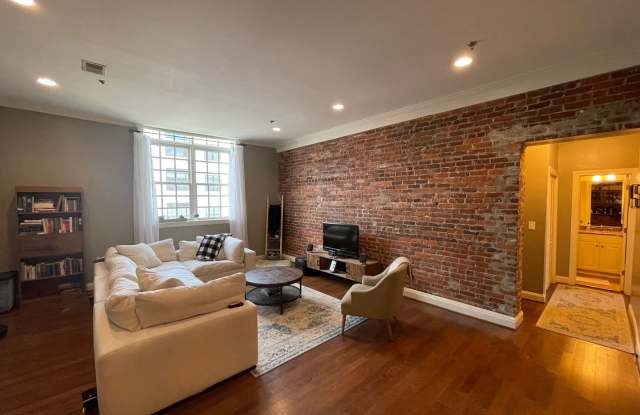 Hot Spot off Devine Street! photos photos