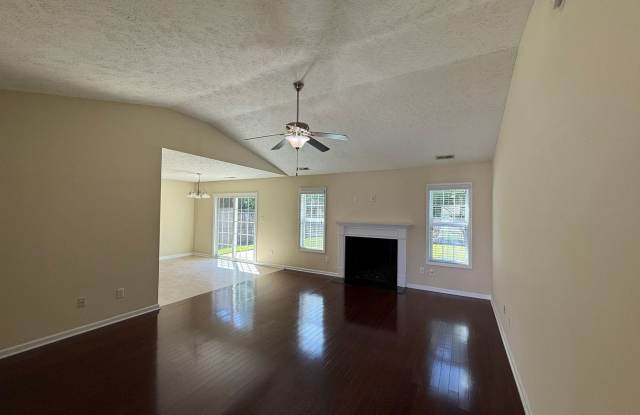 3 Bedroom 2 Bath home Gallery 3
