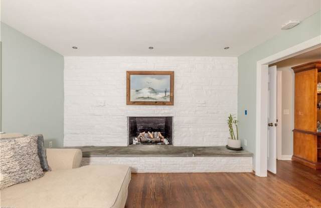 10 carroll Drive Gallery 4