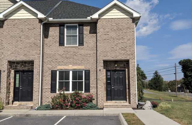 Luxury End-Unit Townhome in Cedar Point, North Harrisonburg! photos photos