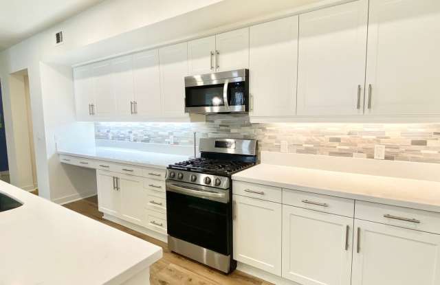 Charming third floor 2-bedroom, 2-bathroom home located in Oxnard, CA - 2830 Wagon Wheel Road, Oxnard, CA 93036