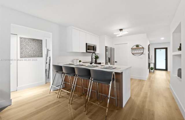 679 SW 17th Court Gallery 4