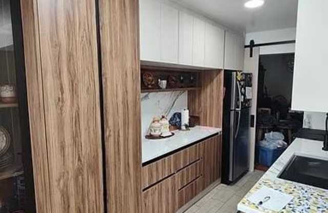 9 MIDLINE Road Gallery 2