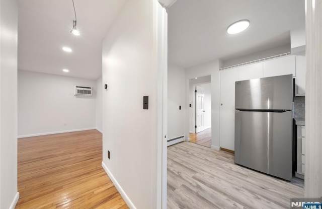 209 8th Street Gallery 2