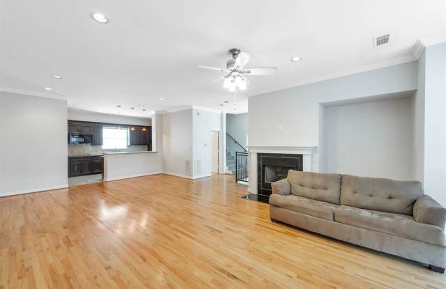 1803 Palm Street Gallery 3