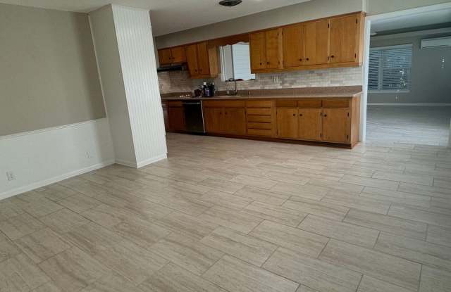 3 Bedroom, 2 Living Areas in Single Family Home close to Alamo Heights San Antonio Gallery 3