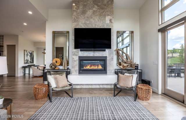 140 W Vista Ridge Road Gallery 3