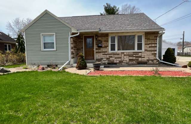 Large Single Family Home on the South Side - 3022 Losey Boulevard South, La Crosse, WI 54601