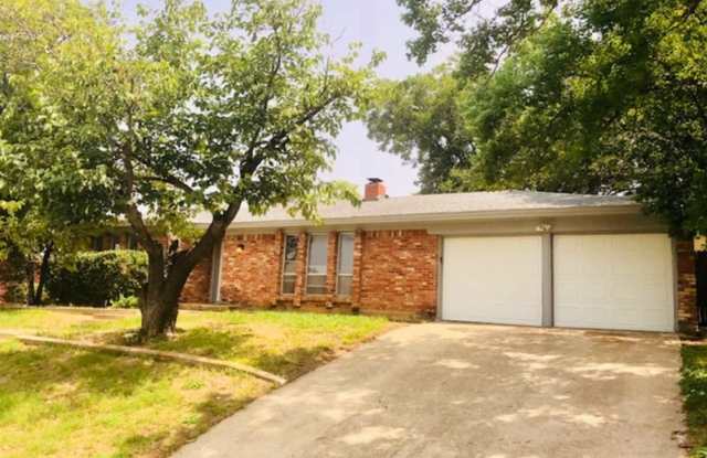 7501 Trimble Dr - 7501 Trimble Drive, Fort Worth, TX 76134