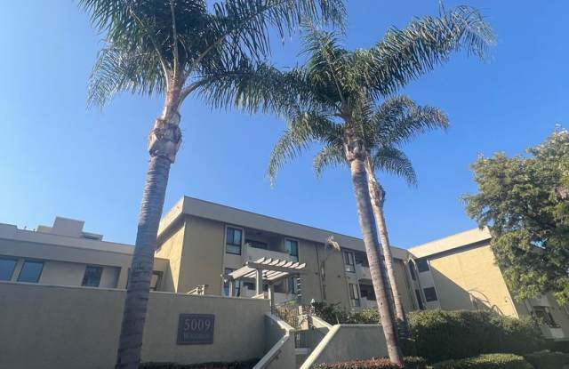 Modern 2-Bedroom, 2-Bath + Bonus Room Condo in the Heart of Sherman Oaks - 5009 Woodman Avenue, Los Angeles, CA 91423
