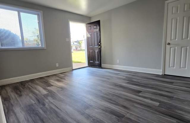 2108 Phaup St photos photos