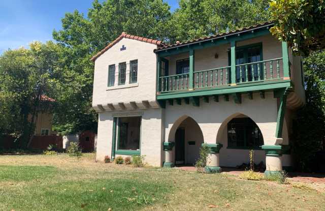 Vintage 3 bed/ 2.5 ba house - downtown Yuba City - 944 Live Oak Boulevard, Yuba City, CA 95991