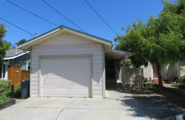 2 bed 1 bath house in the Capitola jewel box photos photos