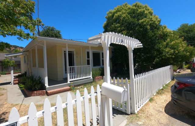 CHARMING TWO BEDROOM SAN RAFAEL HOME A FEW BLOCKS FROM DOWNTOWN photos photos