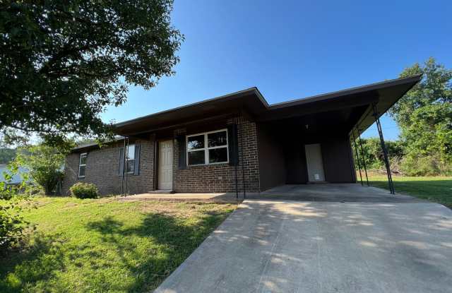 3 Bed 1.5 Bath House, 1 Car Carport, Yard Care Included. - 3808 Poplar Street, Van Buren, AR 72956