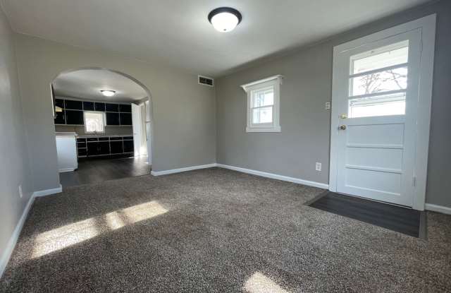2 bed, 1 bath home for rent in Waterloo photos photos