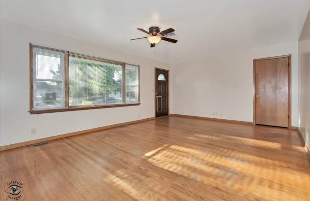 644 S Calumet Avenue Gallery 2