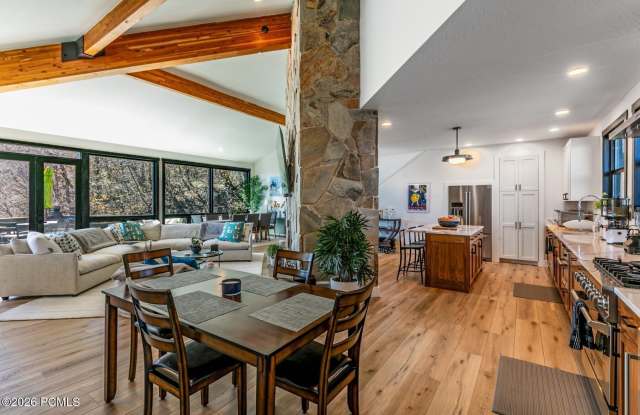 7089 Pinecrest Drive photos photos