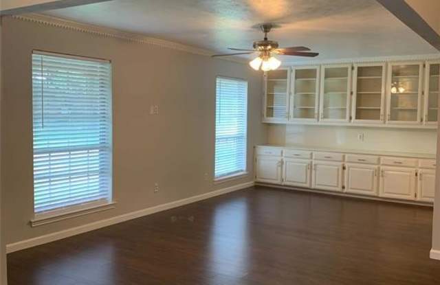 2417 Stone Creek Drive Gallery 3