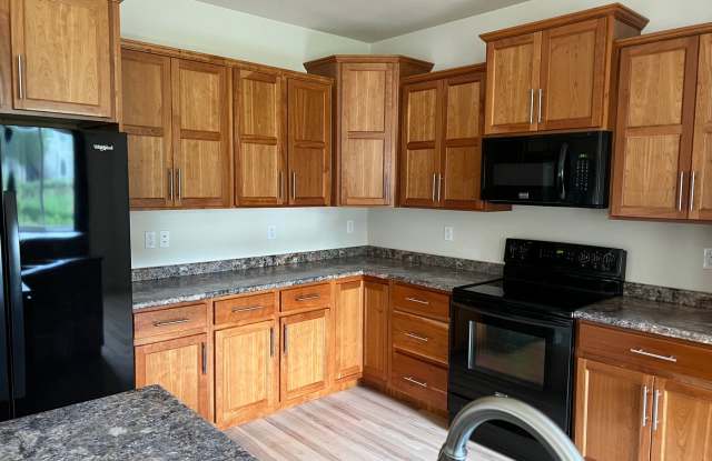 BEAUTIFUL 4 BEDROOM 3 BATHROOM HOME IN THE POINTE Gallery 3