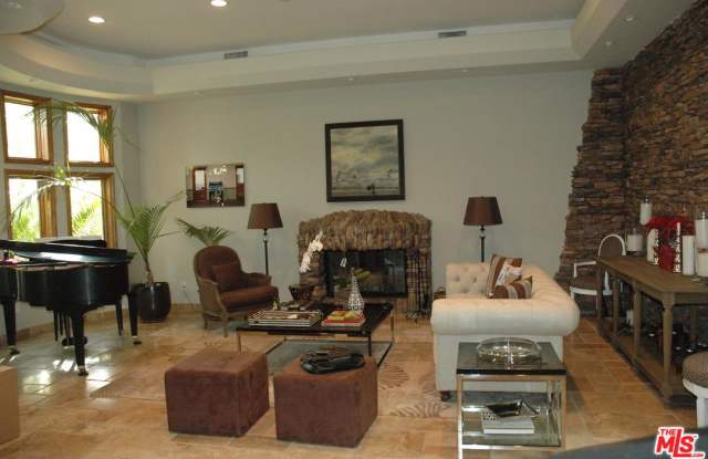 4717 FIRMAMENT Avenue Gallery 3