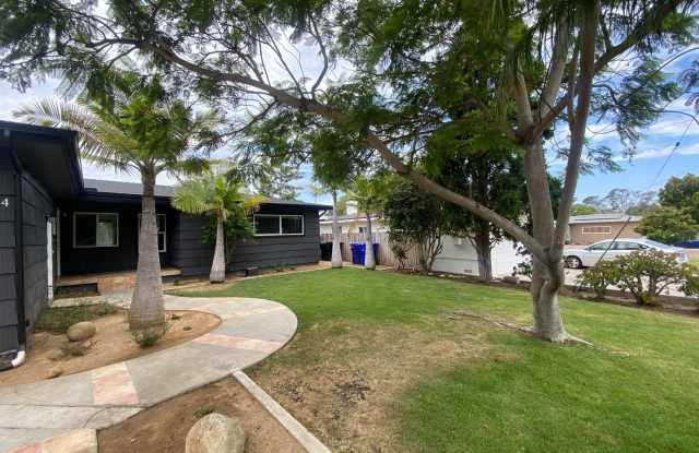 HUGE house w/ POOL! 7BD/4BA Gallery 1
