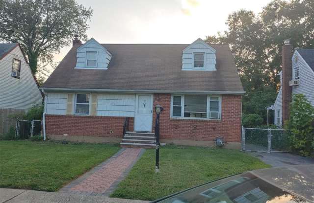 69 3rd Avenue - 69 3rd Avenue, Garden City Park, NY 11040