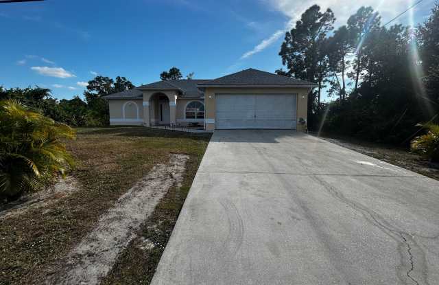 Charming and Spacious Single-Family Home photos photos