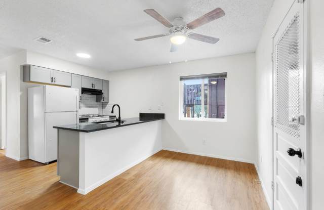 1118/1120 Hazelton photos photos