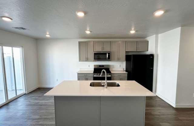 Comfortable and Spacious 4-Bedroom Townhome in Cedar City! photos photos