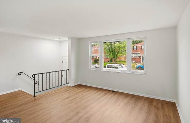 926 REGINA Drive Gallery 4