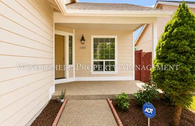Bright and Spacious 4 Bedroom in Convenient CK location with fenced backyard and 3 car garage Gallery 3