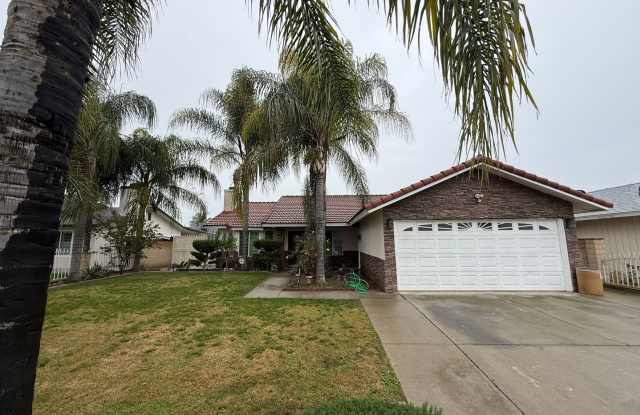 Charming 4-Bedroom Home in Delano! photos photos