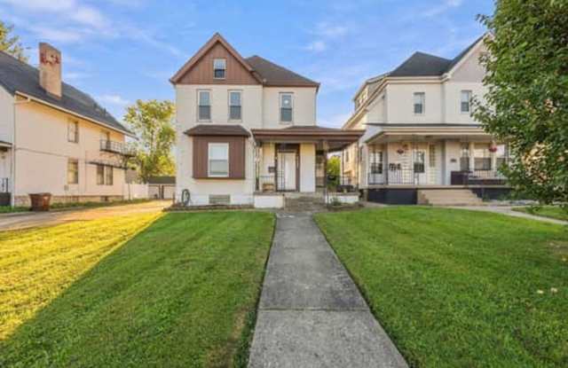 Norwood- Adorable Duplex with ample space and storage Gallery 3