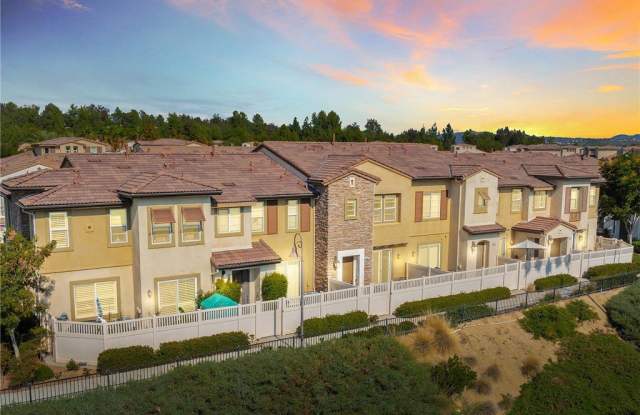 44087 Calle Luz, photos photos
